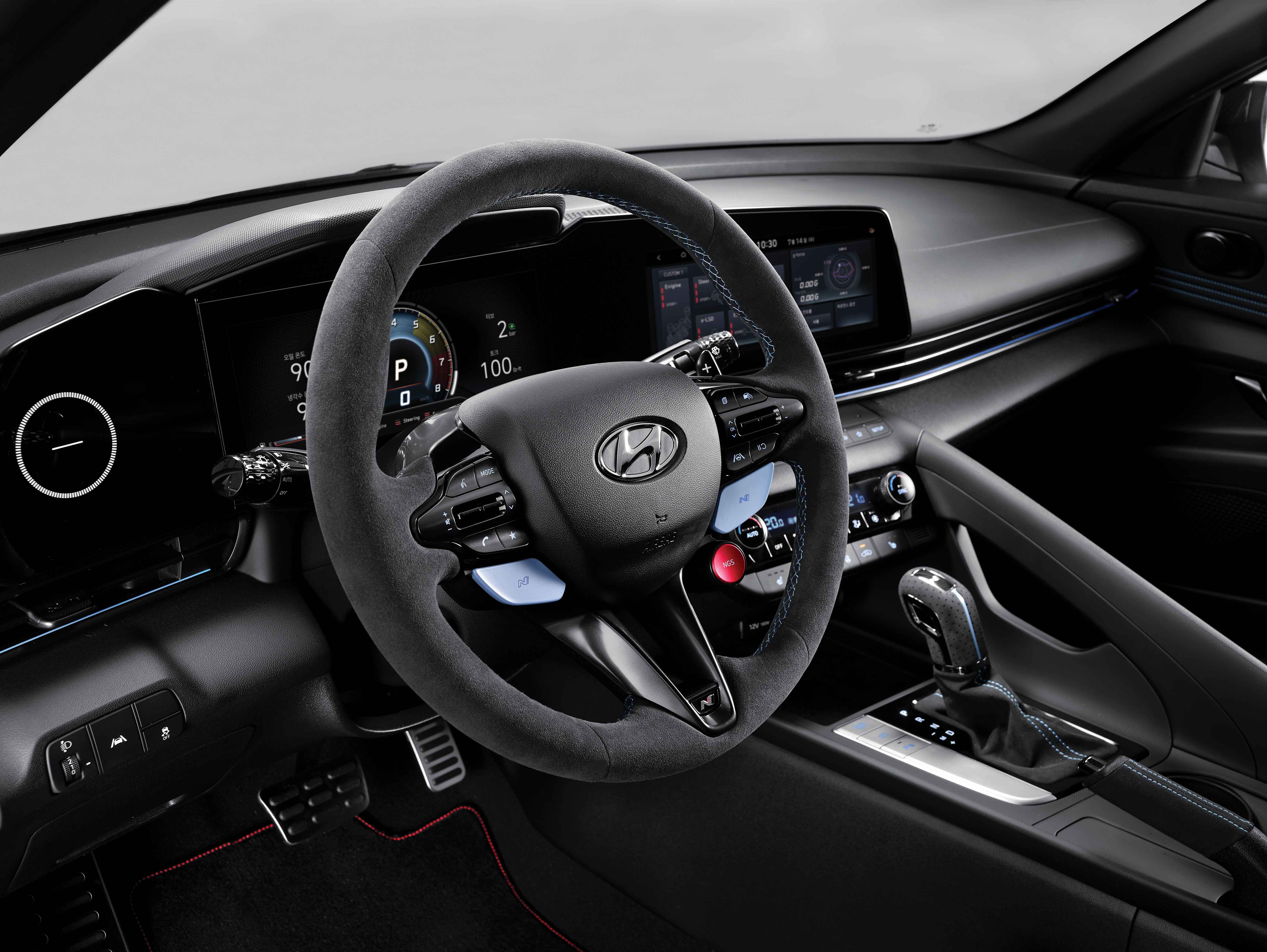 70703-cn7-n-alcantara-steering-wheel